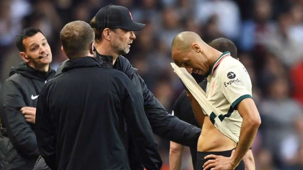 Liverpool lo sốt vó vì chấn thương của Fabinho