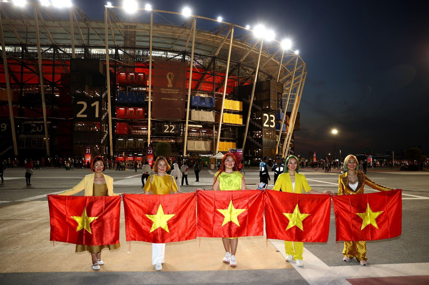 Các cổ động viên nữ Việt Nam tại sân 974. Ảnh: Getty