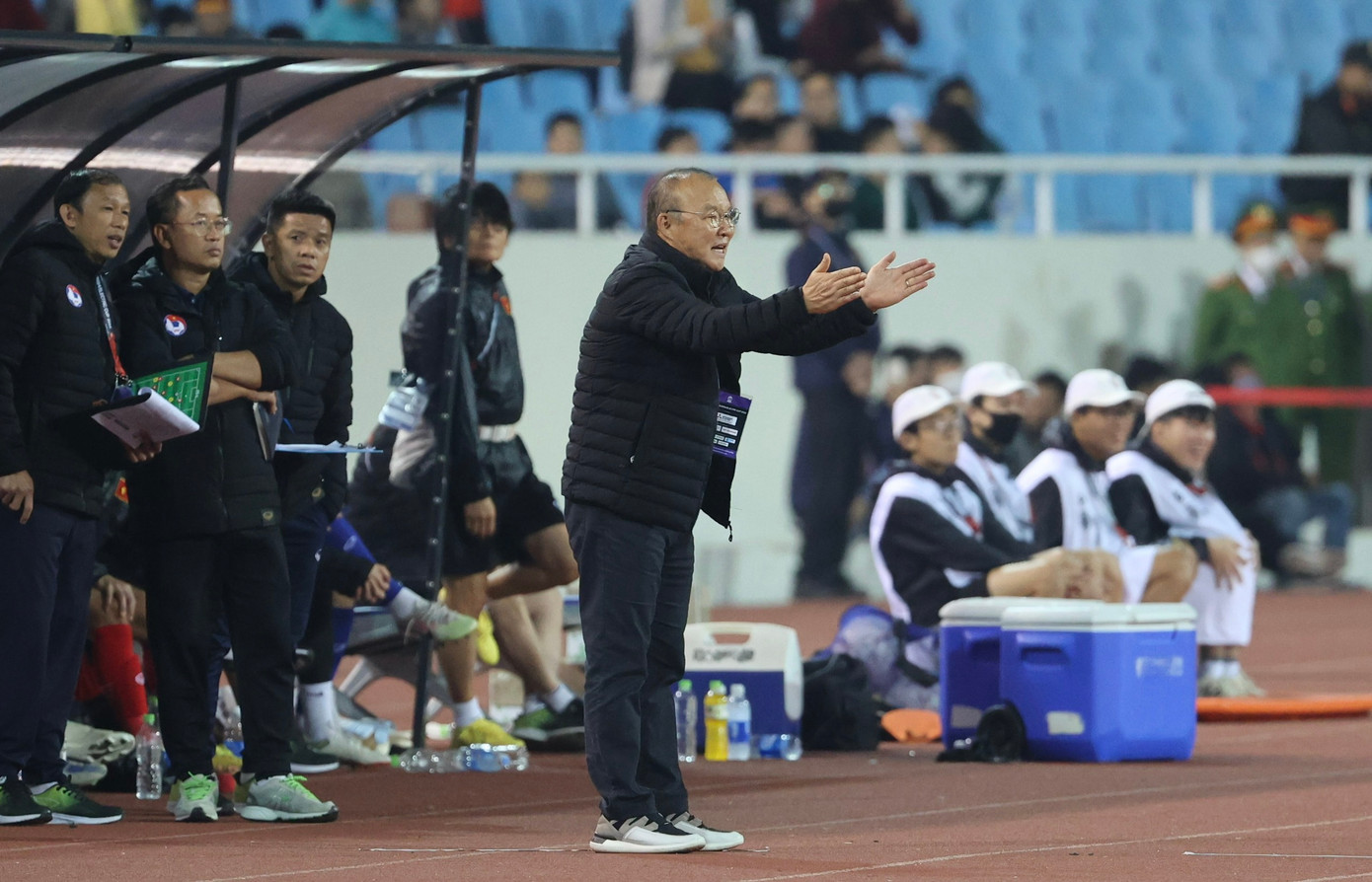 HLV Park Hang-seo chỉ đạo các cầu thủ Việt Nam ở trận đấu với Malaysia. Ảnh: Như Ý HLV Park Hang-seo chỉ đạo các cầu thủ Việt Nam ở trận đấu với Malaysia. Ảnh: Như Ý