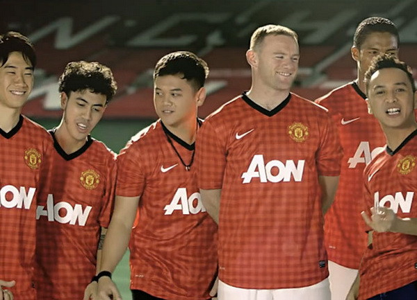 Các cầu thủ Man United từng xuất hiện trong một MV ca nhạc của boyband ở Indonesia. Ảnh: Getty