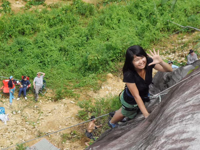 Huyền leo núi tại Kuching - Malaysia