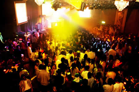 Trong vũ trường, tuổi teen chiếm một phần không nhỏ 