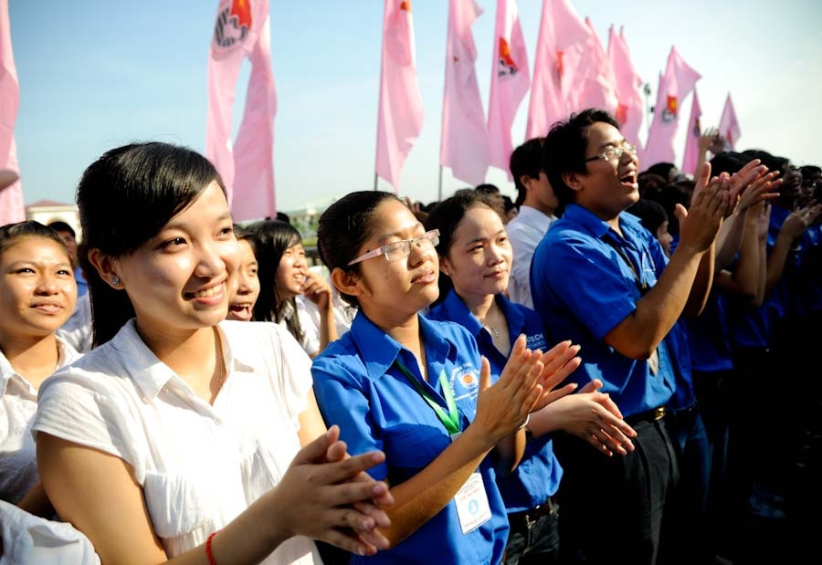 Cán bộ chiễn sĩ Lữ đoàn 125 và đoàn viên thanh niên Thành đoàn TP HCM tiễn đoàn Hành trình