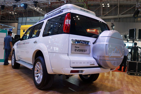 Ford Everest mới đã cập nhật phiên bản mới
