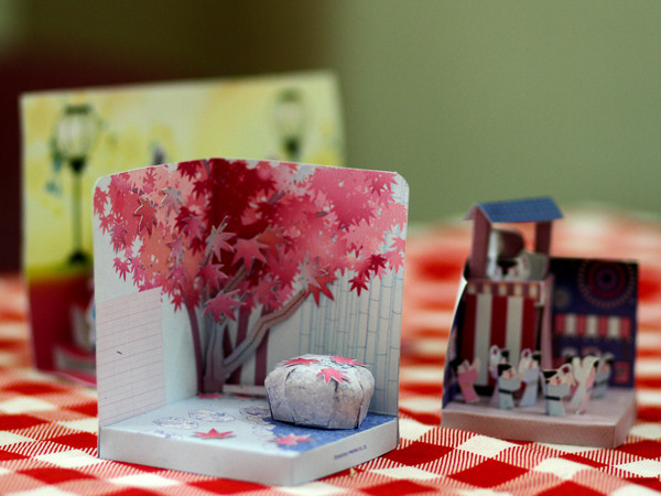 Cùng sản phẩm thủ công làm từ giấy