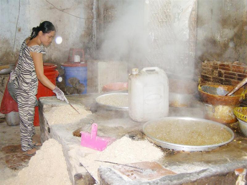 Thấy các cơ sở làm hành phi là hết muốn ăn - ảnh chụp ngày 23/11 tại cơ sở làm hành phi 97/8. Ảnh: Gia Phú