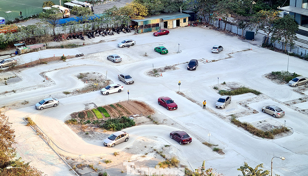 Thời gian tới, người học lái xe có thể được học phần lý thuyết theo hình thức trực tuyến, giảm thời gian học thực hành (Ảnh. H. Việt). Thời gian tới, người học lái xe có thể được học phần lý thuyết theo hình thức trực tuyến, giảm thời gian học thực hành (Ảnh. H. Việt).