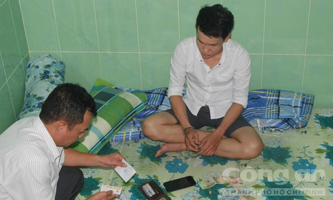 Công an ập vào phòng trọ, bắt kẻ giết bà chủ tiệm cầm đồ ảnh 1