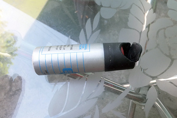 Cãi vã chỗ đậu xe, nữ tài xế xịt hơi cay chủ quán phở ảnh 1