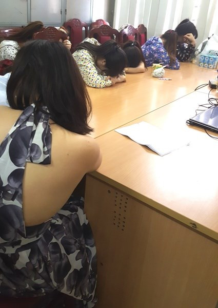 Bắt quả tang 2 tiếp viên massage đang kích dục cho khách ảnh 1