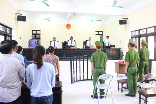 Hoãn phiên xử doanh nhân nhắn tin khủng bố Chủ tịch tỉnh Bắc Ninh ảnh 1