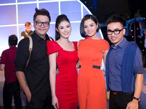 Bên các nhà thiết kế trong đó có cựu người mẫu Vũ Thu Phương