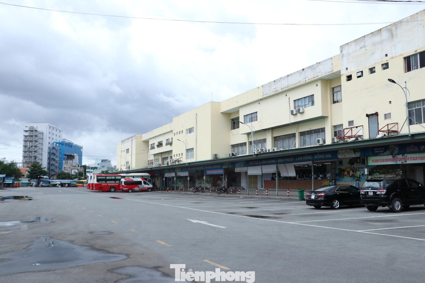 Hành khách đi từ TP.HCM đến các tỉnh, thành phải tiêm đủ liều vắc xin phòng COVID-19 hoặc đã khỏi bệnh COVID-19 trong vòng 6 tháng tính đến thời điểm về địa phương, có giấy ra viện/giấy xác nhận khỏi bệnh COVID-19; Có kết quả xét nghiệm SARS-CoV-2 âm tính trong vòng 72 giờ trước khi lên xe; Đối với hành khách đến TP.HCM chỉ cần có kết quả xét nghiệm SARS-CoV-2 âm tính.