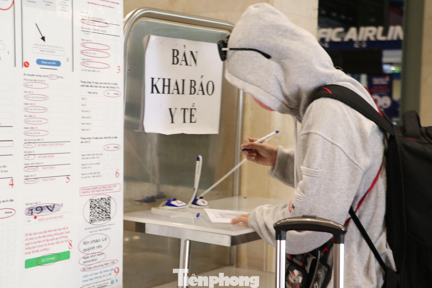 Anh Huỳnh Trúc Lâm Tùng, quê Phú Yên cho biết, để mua được vé máy bay về quê, anh phải đặt mua với giá hơn 2,5 triệu đồng. Trong khi đó, trước đây giá chỉ khoảng 600 nghìn đồng, ngày Tết cũng không đến 2,5 triệu đồng.