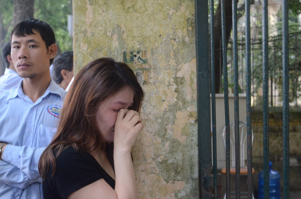 Và những giọt nước mắt vẫn rơi