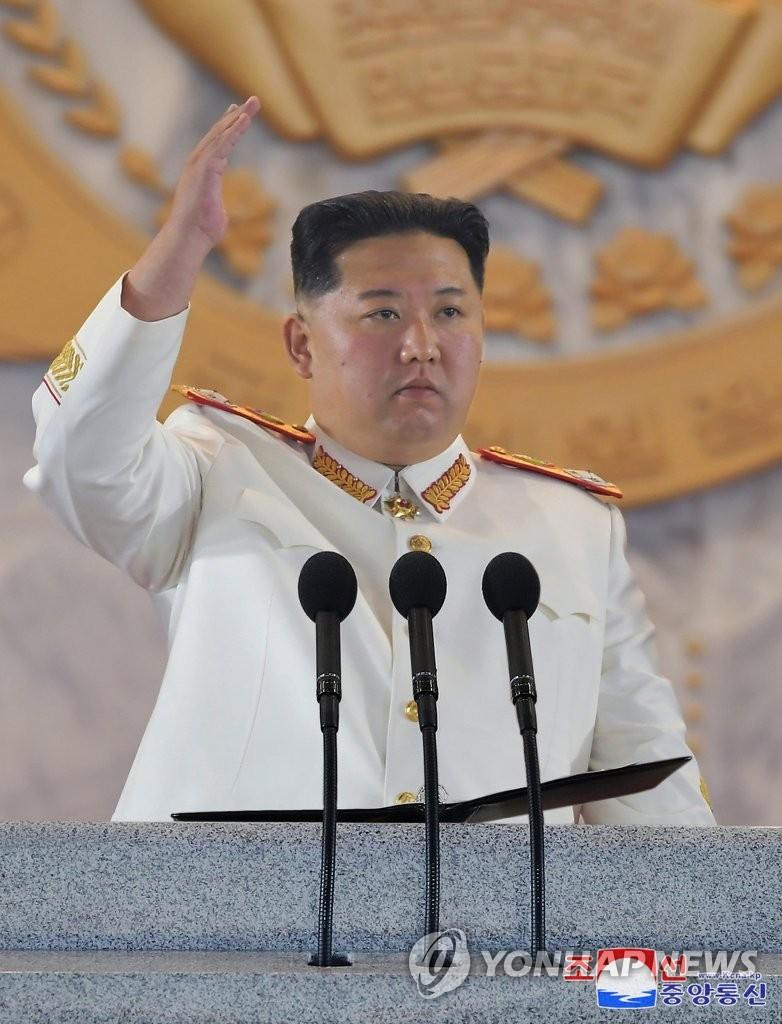 Phát biểu tại sự kiện, ông Kim Jong-un tuyên bố sẽ thúc đẩy năng lực hạt nhân của Triều Tiên với “tốc độ nhanh nhất có thể”, và sẽ chuẩn bị kỹ lưỡng cho việc sử dụng các biện pháp răn đe hạt nhân bất cứ lúc nào. Ảnh: Yonhap