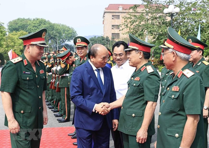 Chủ tịch nước Nguyễn Xuân Phúc đến thăm và làm việc tại Bộ Tư lệnh Quân khu 1, chiều 25/4/2022. (Ảnh: Thống Nhất/TTXVN) Chủ tịch nước Nguyễn Xuân Phúc đến thăm và làm việc tại Bộ Tư lệnh Quân khu 1, chiều 25/4/2022. (Ảnh: Thống Nhất/TTXVN)