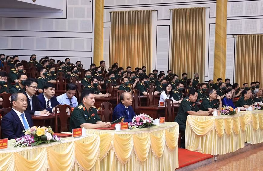 Chủ tịch nước Nguyễn Xuân Phúc tại buổi làm việc tại Bộ Tư lệnh Quân khu 1. (Ảnh: Thống Nhất/TTXVN)