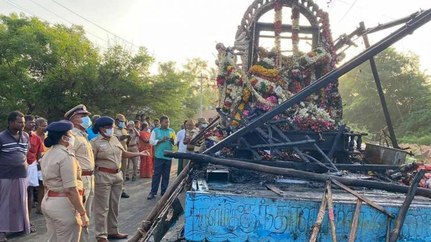 Chiếc xe tải gặp nạn sáng 27/4. Ảnh: Twitter