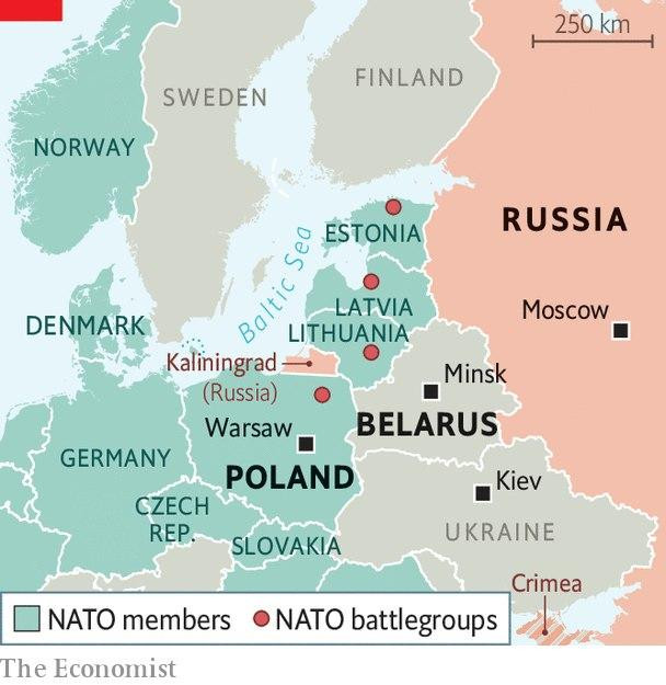Các quốc gia thuộc NATO (màu xanh) gần Nga. Ba Lan có cả biên giới với Ukraine, Belarus và khu vực Kaliningrad thuộc Nga. Ảnh: The Economist