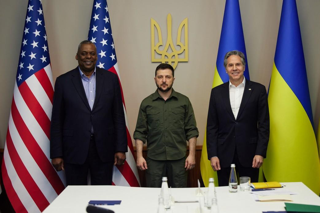 Bộ trưởng Lloyd Austin và Ngoại trưởng Antony Blinken gặp Tổng thống Ukraine Zelensky. Ảnh: president.gov.ua