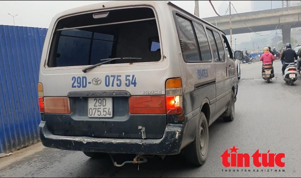 Nhiều xe hết niên hạn sử dụng vẫn lưu thông trên các tuyến phố Hà Nội. Nhiều xe hết niên hạn sử dụng vẫn lưu thông trên các tuyến phố Hà Nội.