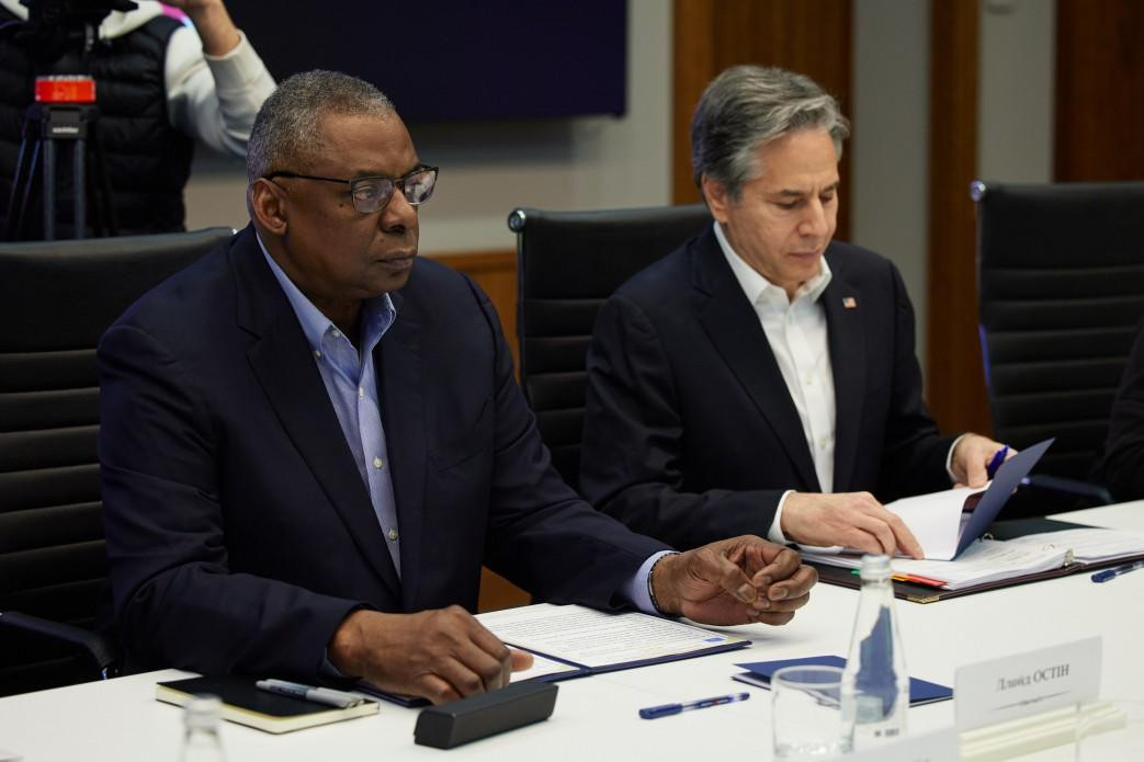 Ngoại trưởng Mỹ Blinken (phải) và Bộ trưởng Quốc phòng Austin (trái). Ảnh: president.gov.ua Ngoại trưởng Mỹ Blinken (phải) và Bộ trưởng Quốc phòng Austin (trái). Ảnh: president.gov.ua