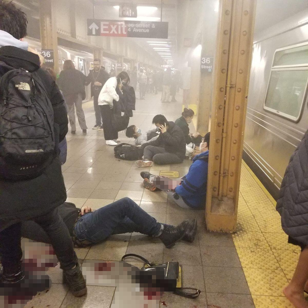 Cảnh hỗn loạn tại hiện trường. Ảnh: Twitter