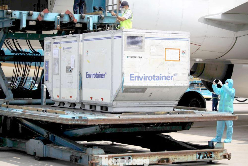 Bình Dương ưu tiên tiêm mũi 2 cho người lao động trong gần 1 triệu liều vắc xin vừa được phân bổ Bình Dương ưu tiên tiêm mũi 2 cho người lao động trong gần 1 triệu liều vắc xin vừa được phân bổ