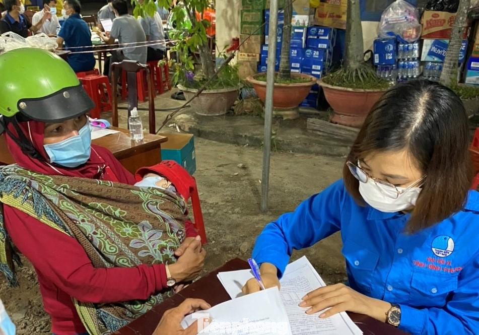 Ngành chức năng cho biết, những người từ Tây Nguyên di chuyển về các tỉnh Đông Nam Bộ hầu hết trước đó về quê tránh dịch, gần đây nghe tin Bình Dương, TP.HCM đã cơ bản kiểm soát được dịch bệnh và mở cửa lại nên người dân đã thu xếp để trở lại để đi làm và đi học.