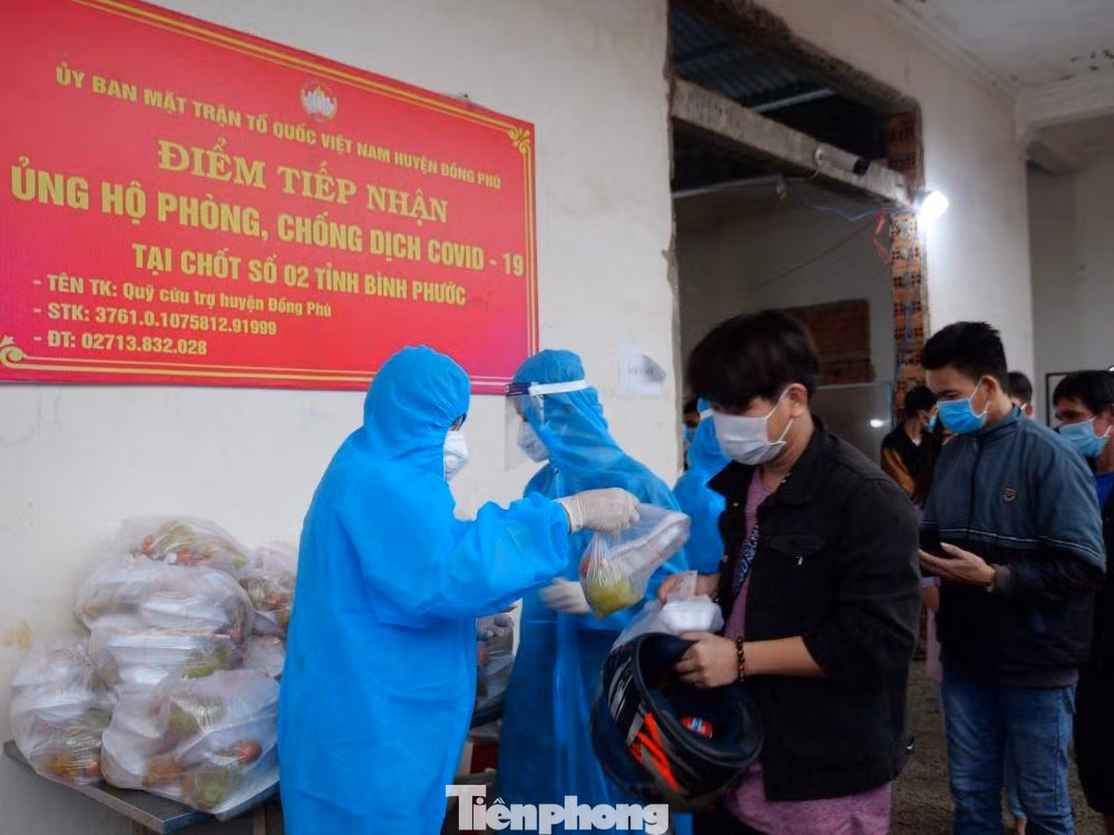 Công an tỉnh Bình Phước cho hay, trong 2 tuần qua, địa phương đã hỗ trợ khoảng 80.000 lượt người đi lại 2 chiều. Trong đó, chiều về Tây Nguyên giảm dần và chiều ngược lại tăng lên.