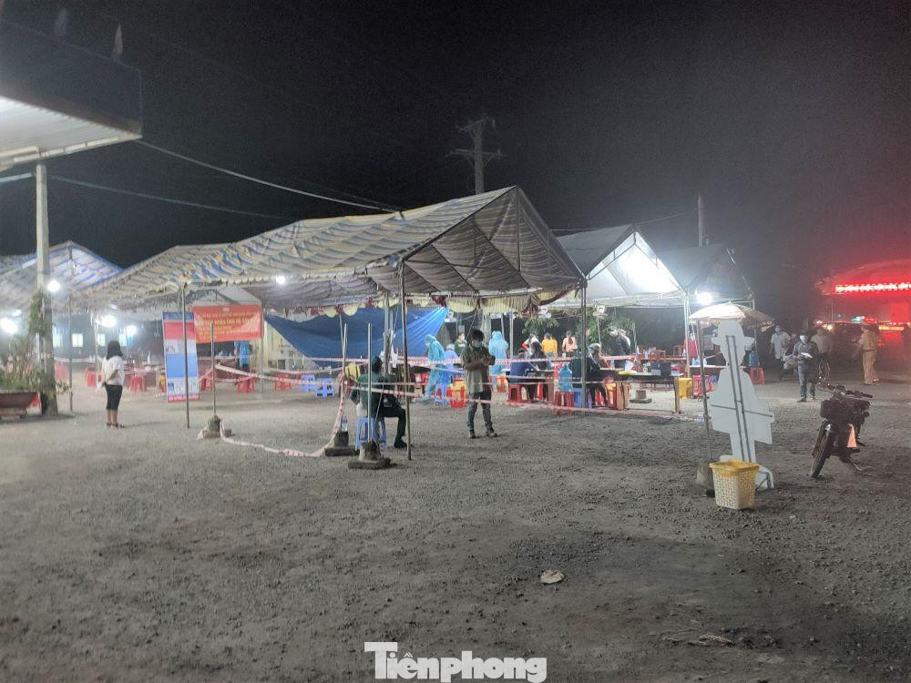 Trạm dừng chân được bố trí cho người dân đi qua địa bàn tỉnh Bình Phước nghỉ ngơi