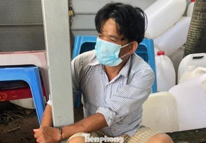 Phúc bị bắt sau khi dùng dao tấn công lực lượng chức năng