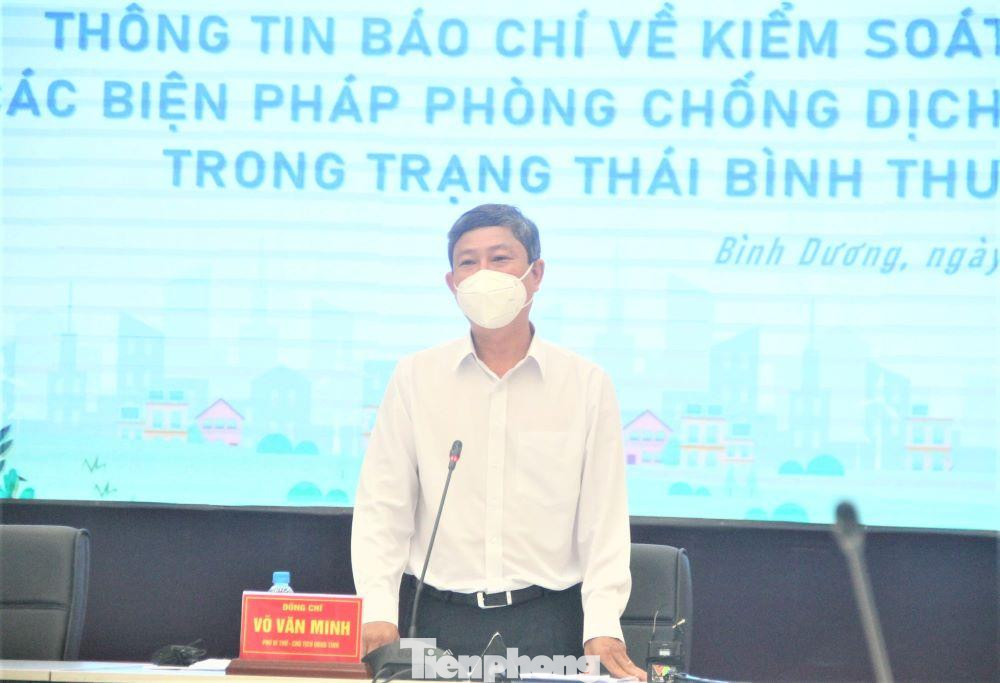 Chủ tịch UBND tỉnh Bình Dương Võ Văn Minh phát biểu tại hội nghị