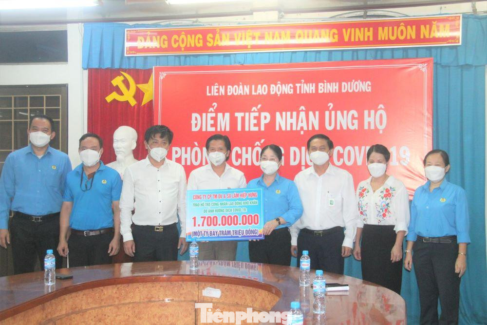 Thông qua Liên đoàn Lao động tỉnh Bình Dương, doanh nghiệp hỗ trợ công nhân lao động có hoàn cảnh khó khăn ổn định đời sống để tái sản xuất