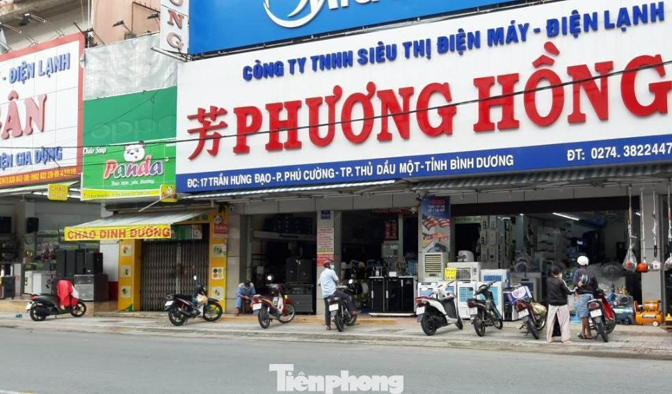 Các cơ sở kinh doanh, dịch vụ cắt tóc, gội đầu được hoạt động không quá 50% công suất. Các hoạt động văn hóa nghệ thuật, thể dục thể thao, rèn luyện sức khỏe hàng ngày được hoạt động nhưng dưới 10 người, nếu 100% người tham gia đã tiêm vắc xin thì được hoạt động dưới 50 người. Các cơ sở kinh doanh, dịch vụ cắt tóc, gội đầu được hoạt động không quá 50% công suất. Các hoạt động văn hóa nghệ thuật, thể dục thể thao, rèn luyện sức khỏe hàng ngày được hoạt động nhưng dưới 10 người, nếu 100% người tham gia đã tiêm vắc xin thì được hoạt động dưới 50 người.