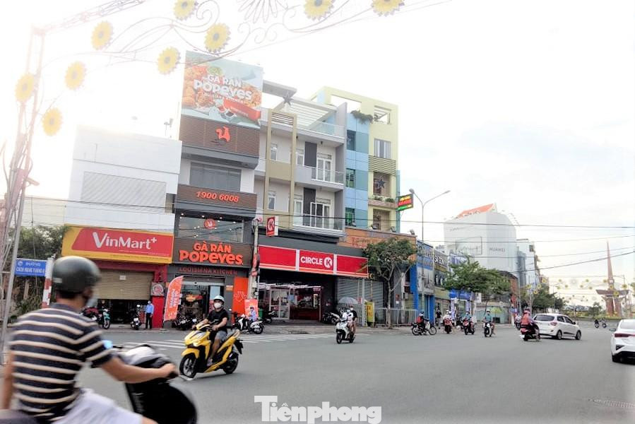 Người dân được đi lại, tại các điểm đến thực hiện quét mã QR Người dân được đi lại, tại các điểm đến thực hiện quét mã QR