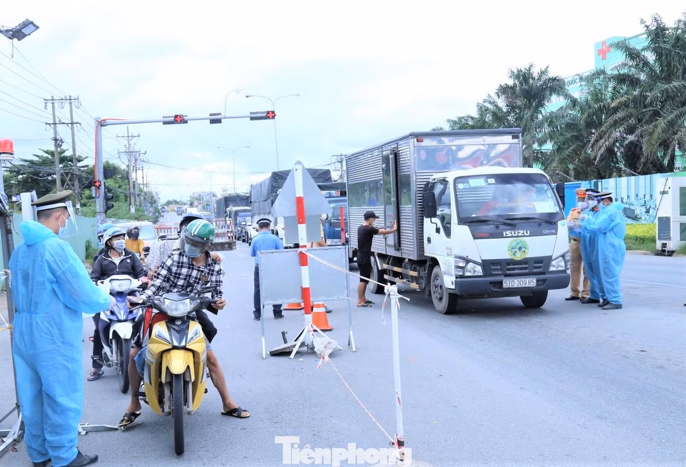 Bình Dương đang duy trì chốt kiểm dịch liên huyện, vùng giáp ranh tỉnh, thành phố lân cận Bình Dương đang duy trì chốt kiểm dịch liên huyện, vùng giáp ranh tỉnh, thành phố lân cận