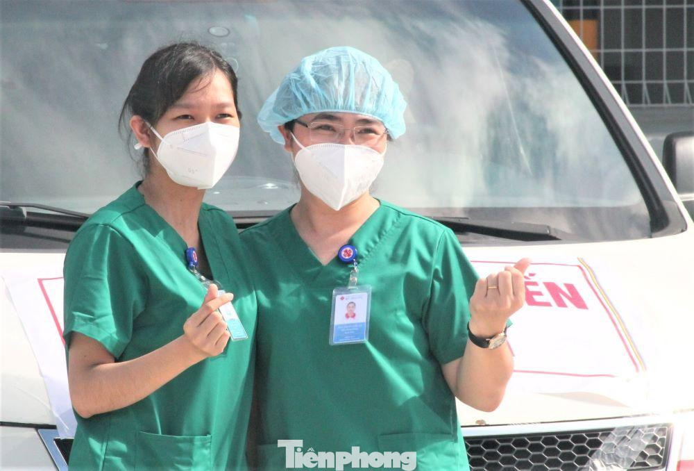 Ban chỉ đạo phòng, chống dịch COVID-19 tỉnh Bình Dương cho biết, tình hình dịch bệnh cơ bản được kiểm soát nên địa phương củng cố lại các khu điều trị, trả lại một số điểm đã trưng dụng để làm nhiệm vụ chuyên môn khác. Trạm y tế lưu động sẽ đảm nhiệm vai trò thay cho các khu cách ly, điều trị ở tuyến cơ sở. Hiện tại, Bình Dương đưa vào hoạt động 169 trạm y tế lưu động, trong đó có 21 trạm đặt tại cụm, khu công nghiệp.