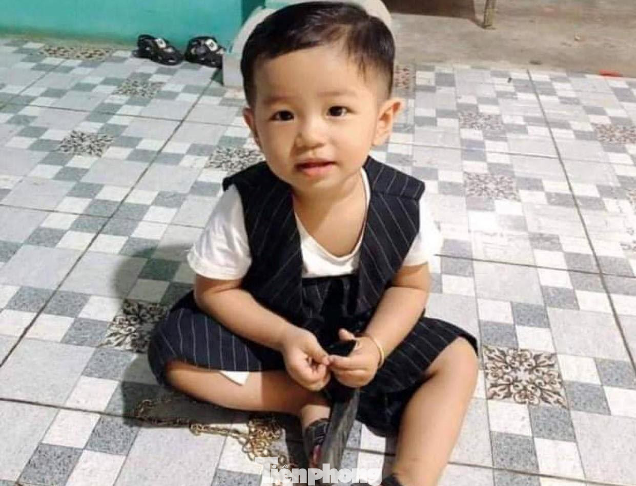 Chân dung bé trai mất tích