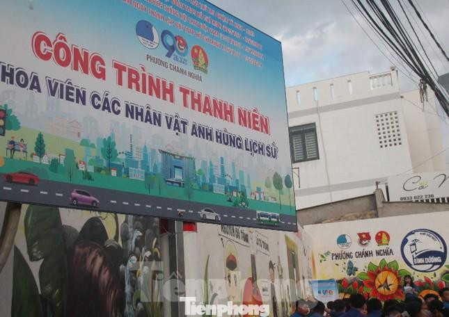 Công trình Hoa viên các anh hùng lịch sử. Vẽ tranh các Anh hùng trẻ tuổi Nguyễn Chí Thanh, Kim Đồng và Lý Tự Trọng, tạo cảnh quan đô thị và làm nơi vui chơi cho người dân.