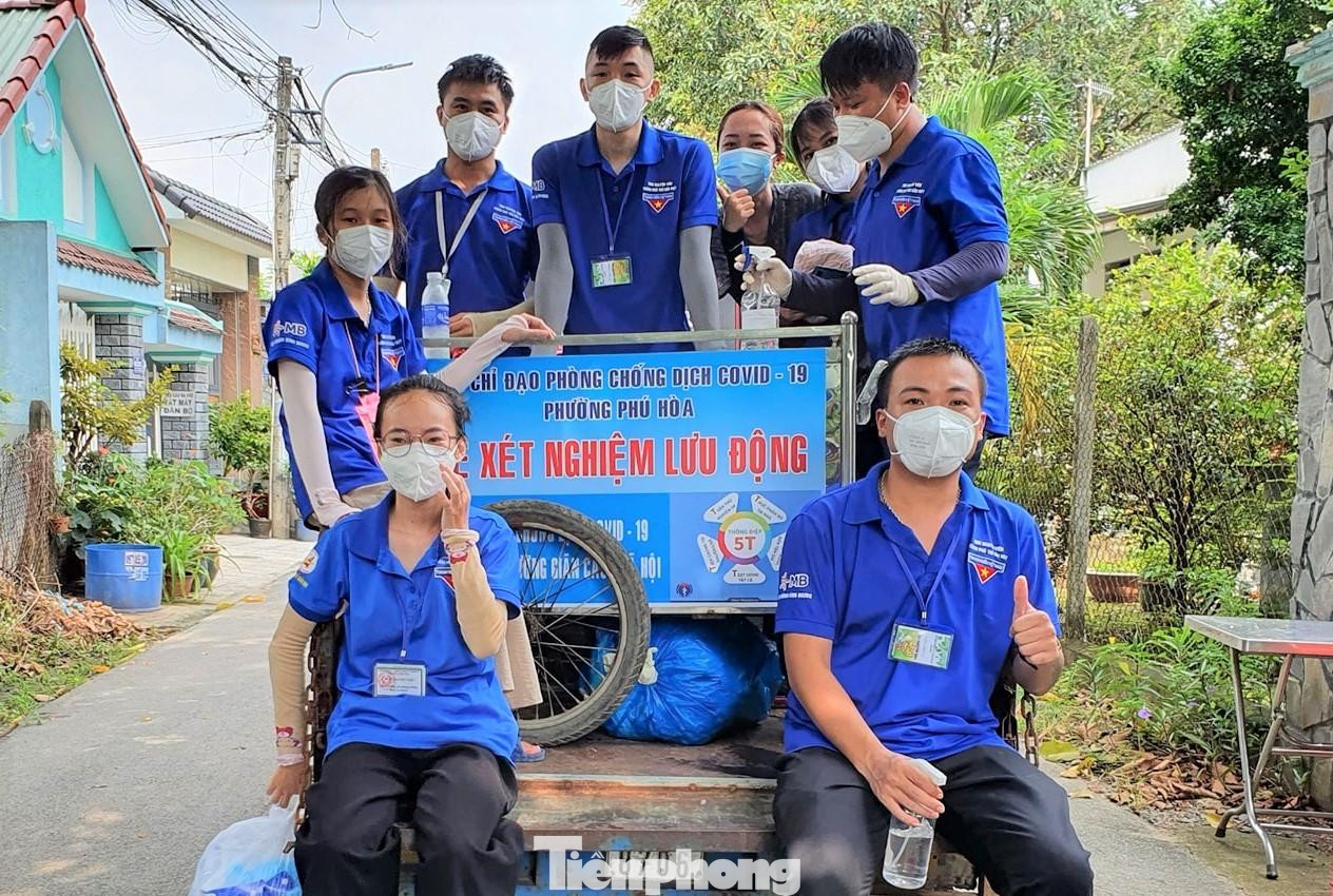 Ngoài ra, thanh niên đất Thủ còn có các hành trình ý nghĩa thiết thực như: Chuyến xe “Tiếp sức Thanh niên công nhân và lao động trẻ”; Trao tặng quà, nhu yếu phẩm hỗ trợ TNCN khó khăn; “65 Hành trình tiếp sức TNCN trên địa bàn”; Hành trình chăm lo đồng bào dân tộc thiểu số trên địa bàn TP.Thủ Dầu Một, tổ chức thăm hỏi, tặng quà chúc Tết Chôl Chnăm Thmây cho đồng bào dân tộc Khmer; Hành trình tuyên truyền pháp luật, nâng cao nhận thức trong thanh niên công nhân nhà trọ và Hành trình Hoa hướng dương - Cảm hóa, giáo dục thanh thiếu niên chậm tiến, thanh niên hoàn lương tái hòa nhập cộng đồng