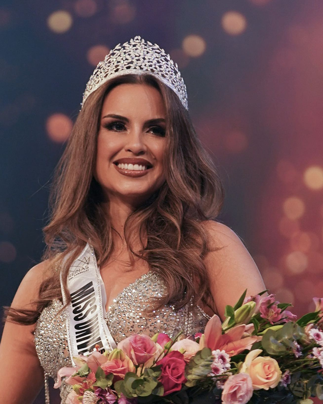 Người đẹp Elicena Andrada đăng quang danh hiệu Miss Universe Paraguay 2023. Cô sẽ đeo sash Paraguay tại cuộc thi Hoa hậu Hoàn vũ 2023 tổ chức ở El Salvador vào cuối năm nay.