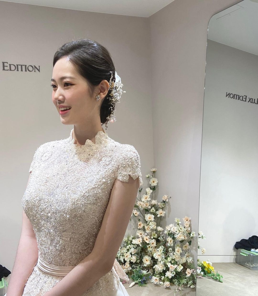 Khán giả bình luận: "Tại sao ông trời lại lấy đi một người đẹp, thông minh và tài năng sớm như vậy? Cầu mong người quá cố được yên nghỉ", "Cầu mong bạn luôn hạnh phúc và không ốm đau trên thiên đường", "Bây giờ đừng ốm và hãy yên nghỉ nhé", "Cô ấy sẽ mãi là một phóng viên tuyệt vời"...