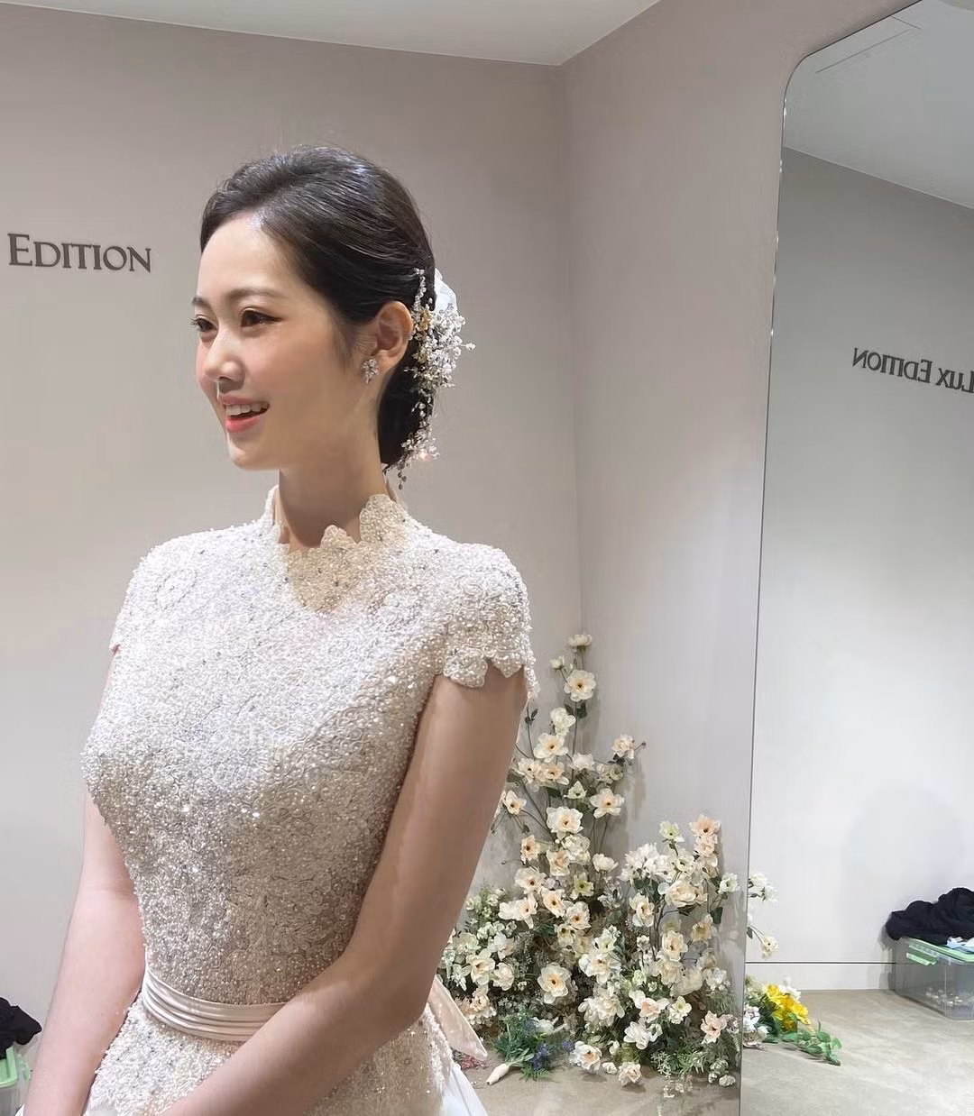Khán giả bình luận: "Tại sao ông trời lại lấy đi một người đẹp, thông minh và tài năng sớm như vậy? Cầu mong người quá cố được yên nghỉ", "Cầu mong bạn luôn hạnh phúc và không ốm đau trên thiên đường", "Bây giờ đừng ốm và hãy yên nghỉ nhé", "Cô ấy sẽ mãi là một phóng viên tuyệt vời"...