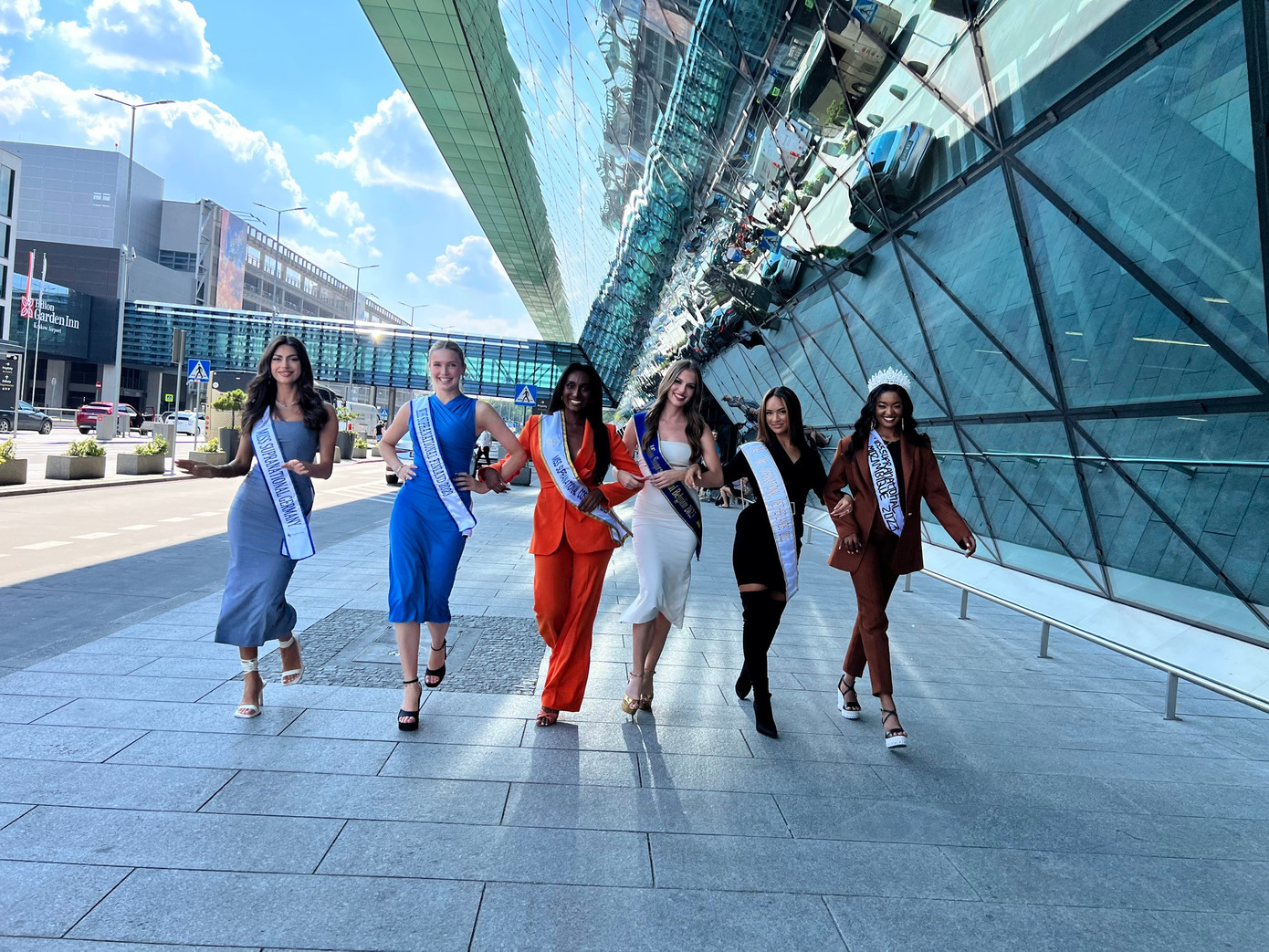 Ngày 25/6, thí sinh đã có mặt ở Ba Lan để tham dự Hoa hậu Siêu quốc gia 2023. Đây là cuộc thi đầu tiên trong Big 6 các cuộc thi sắc đẹp lớn diễn ra trong năm nay. Cuộc thi năm nay có khoảng gần 70 thí sinh.