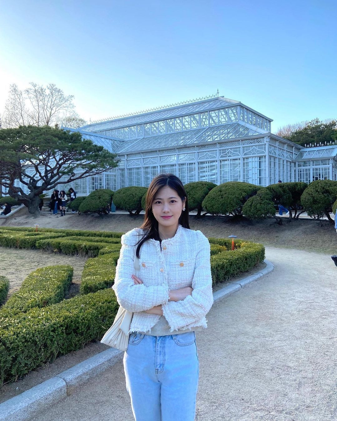 Sau khi đăng quang Hoa hậu Hàn Quốc Daegu 2020, Lee Yeon Je làm phát thanh viên tại Yonhap News TV, sau đó cô gia nhập MBN vào năm 2022 và được dẫn dắt nhiều bản tin kinh tế, thời sự.