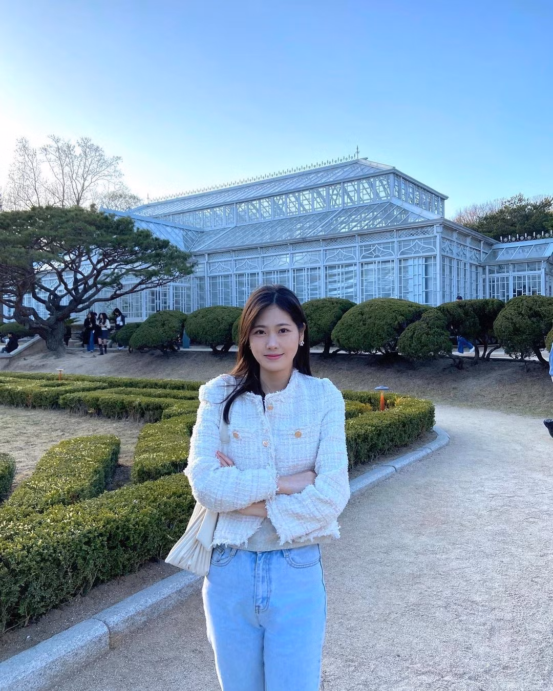 Sau khi đăng quang Hoa hậu Hàn Quốc Daegu 2020, Lee Yeon Je làm phát thanh viên tại Yonhap News TV, sau đó cô gia nhập MBN vào năm 2022 và được dẫn dắt nhiều bản tin kinh tế, thời sự.