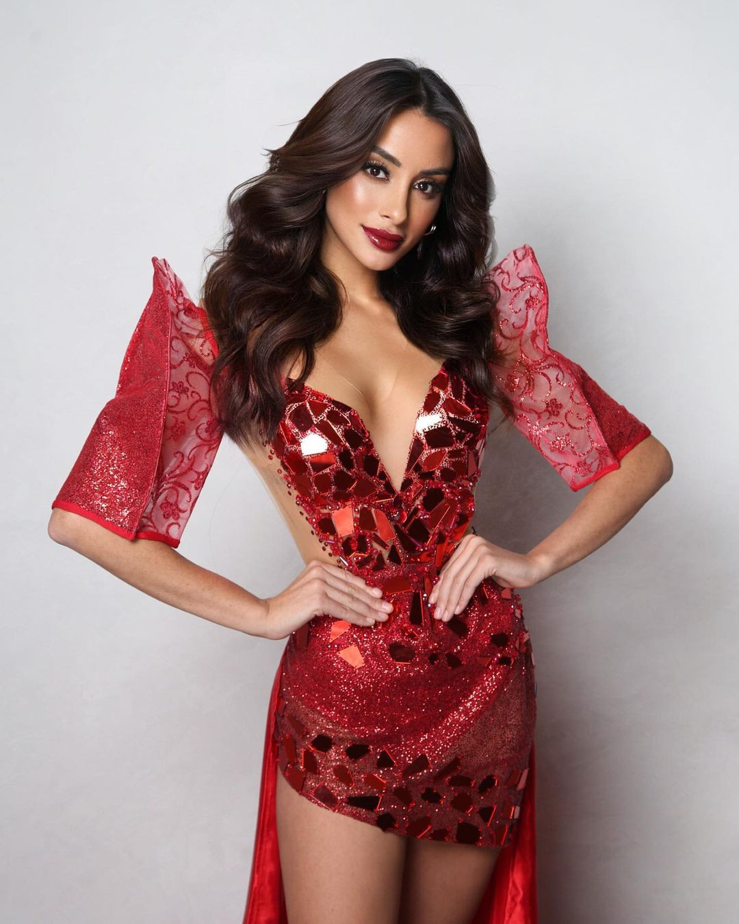 Tối 19/6, đêm chung kết Hoa hậu Hòa bình Chile 2023 đã diễn ra với sự lên ngôi của người đẹp Paula Antonia Henríquez Vargas. Cô năm nay 27 tuổi, đến từ thủ đô Santiago.