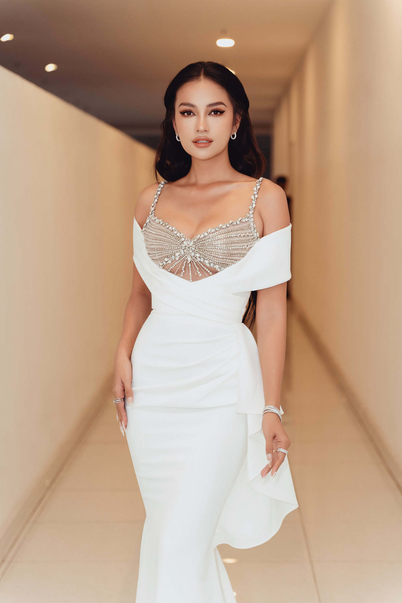 Ngày 25/6, Ngọc Châu đăng tải hình ảnh đánh dấu tròn một năm đăng quang. Cô chia sẻ: "Tròn một năm hành trình đầy ý nghĩa với nhiều cung bậc cảm xúc. Hành trình này dạy cho Châu nhiều điều về bản lĩnh, về mục tiêu, về sự biết ơn và về cả cách làm sao để yêu thương, sẻ chia với người khác". Trong nhiệm kỳ một năm, Ngọc Châu gặp không ít sóng gió. Việc ra về trắng tay ở Miss Universe 2022 khiến cô bị chỉ trích, chê bai.